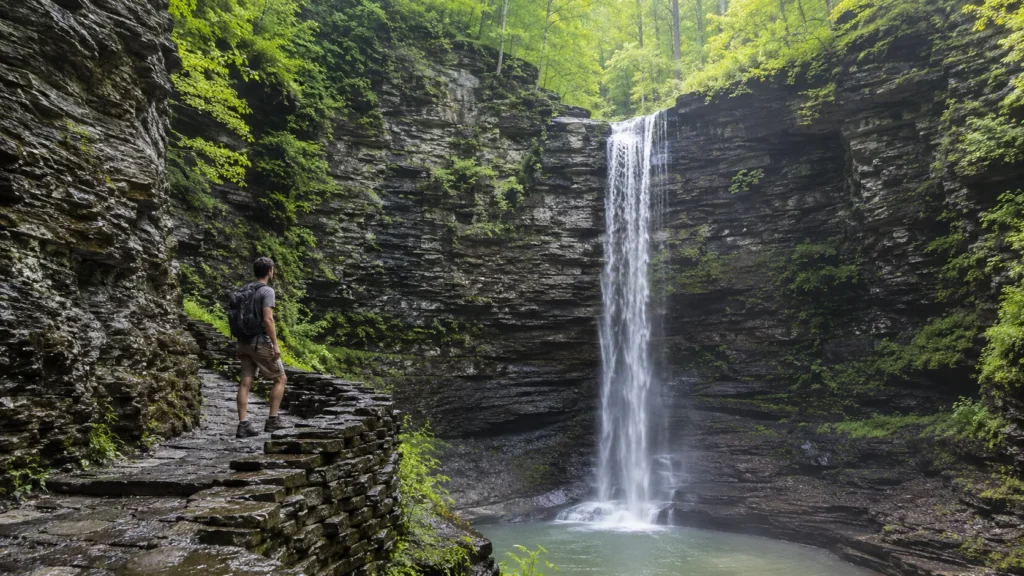 As melhores trilhas de cachoeira nos Estados Unidos, região por região